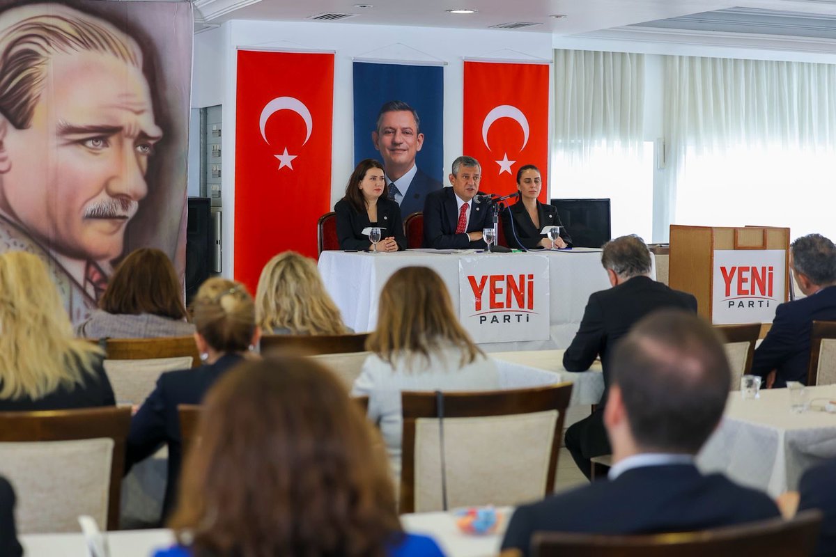 YeniParti_2026's tweet photo. Genel Başkanımız Özgür Özel, Ankara’da Anadolu Kulubü’nde düzenlenen Parti Meclisi ve Merkez Yönetim Kurulu toplantılarımıza başkanlık etti. https://t.co/1yjeciFGcM
