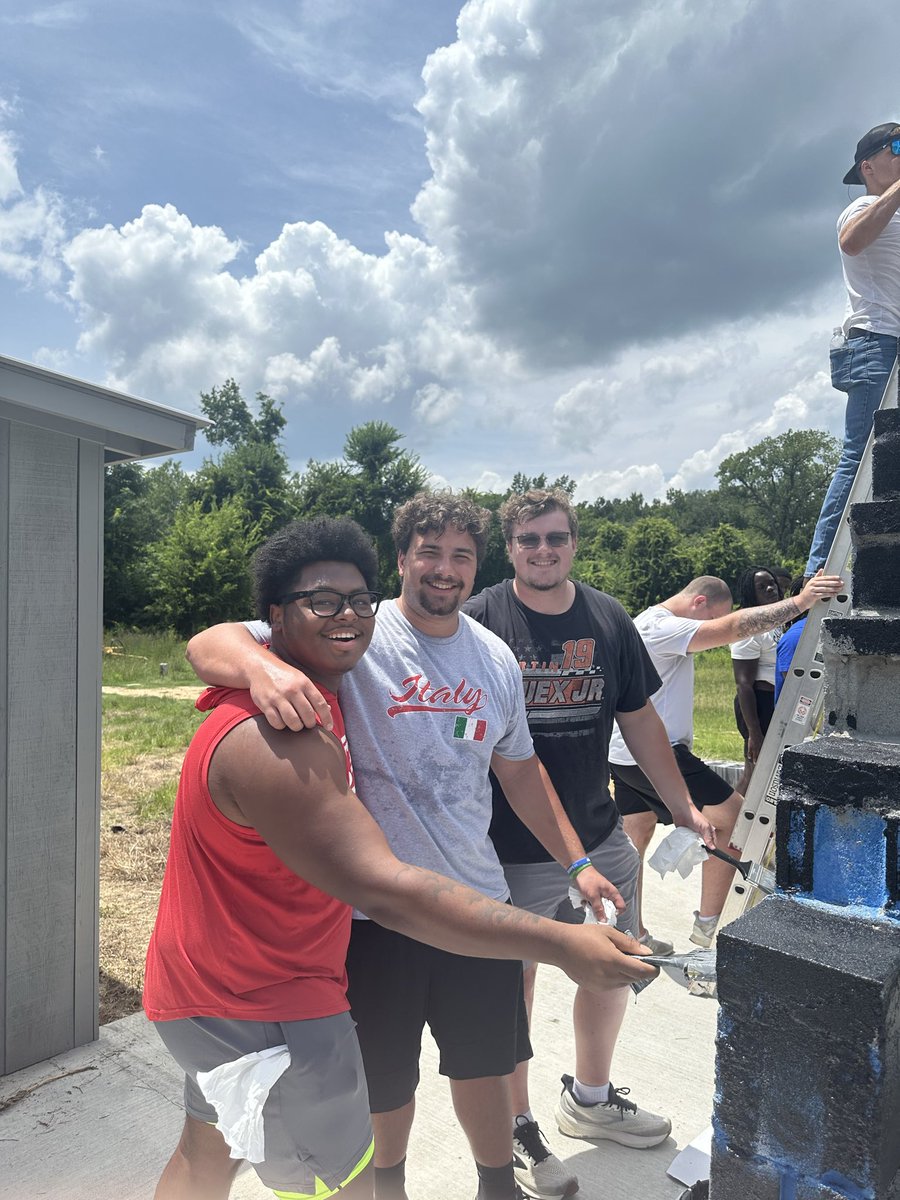 BlueHoseFB's tweet photo. BLUEHOSE IN THE COMMUNITY

This week, our players had the opportunity to help revitalize Joanna Stadium in Joanna, SC. Thank you to all of the players who came out and worked hard!

#GoBlueHose #WinToday https://t.co/uEdhCcRGlB