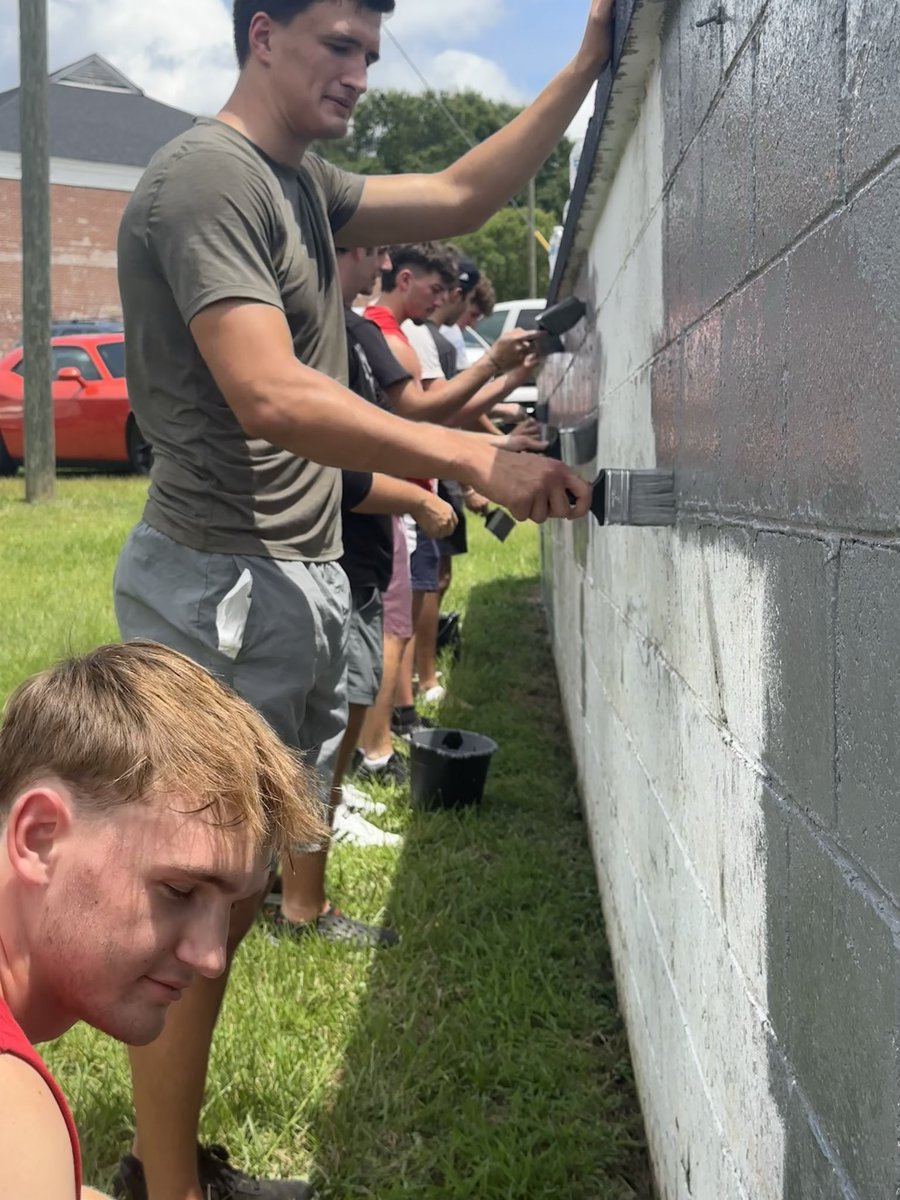 BlueHoseFB's tweet photo. BLUEHOSE IN THE COMMUNITY

This week, our players had the opportunity to help revitalize Joanna Stadium in Joanna, SC. Thank you to all of the players who came out and worked hard!

#GoBlueHose #WinToday https://t.co/uEdhCcRGlB