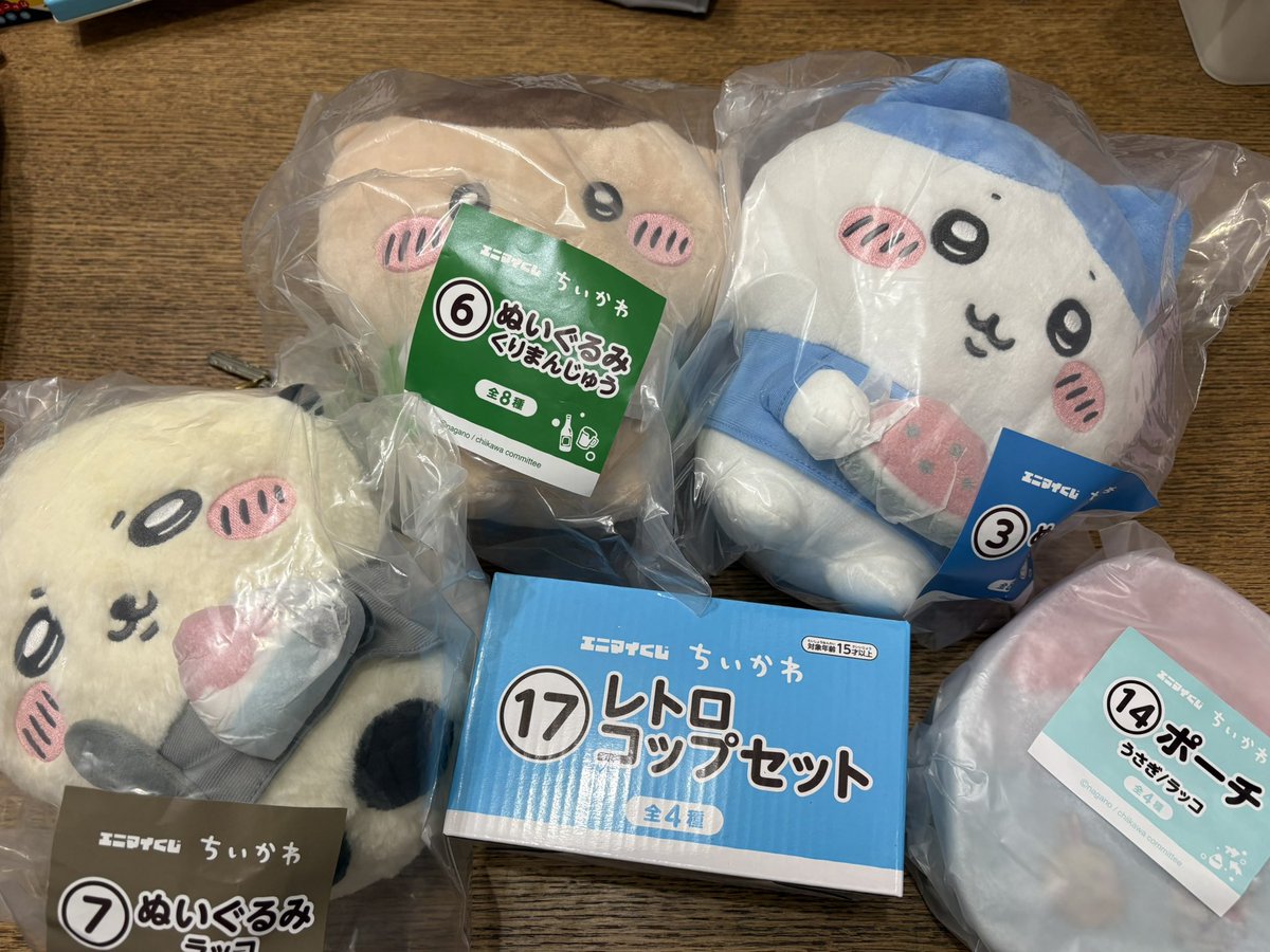 digitmore11's tweet photo. ちいかわエニマイくじがまだ残ってて、あと10数枚残りでうさぎのぬいが2体残りだったから制限の5回までいったけどうさぎ引けず😭
ぬい3体ぶち抜いたのは嬉しかったけど推しは手元に来ず.... https://t.co/vDEYucqlGG