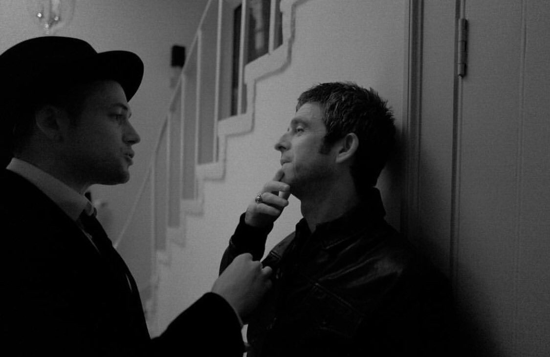 DlRTYSHlRT's tweet photo. this noel and taron egerton crossover 😵‍💫😵‍💫 https://t.co/D7NDpdqLxc
