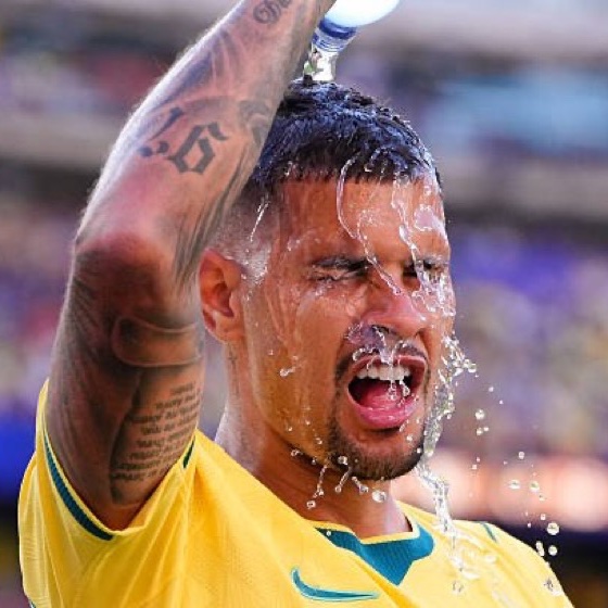 goalsside's tweet photo. 🚨🚨| NEW: Arsenal remain focused on signing Bruno Guimarães as their 𝐓𝐎𝐏 𝐓𝐀𝐑𝐆𝐄𝐓 this summer. 👀🇧🇷

Newcastle would only consider offers around £100m..the level of Sandro Tonali's transfer fee.

[@Telegraph] https://t.co/dAGrKwvrEA