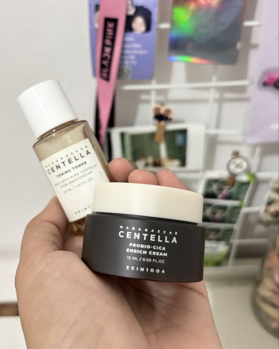 MaretaNirsanda's tweet photo. Jyujurrr, setiap mau traveling pasti ada aja skincare yang abiss,Pas banget lagi payday haha waktunya repurchase teman traveling-ku alias my holy grail dari SKIN1004! ✨
eh pas check lagi ada Pay day SKIN1004 Promo,cek dehh https://t.co/0RNXEg8w8Y https://t.co/0ZYZZDtRQe