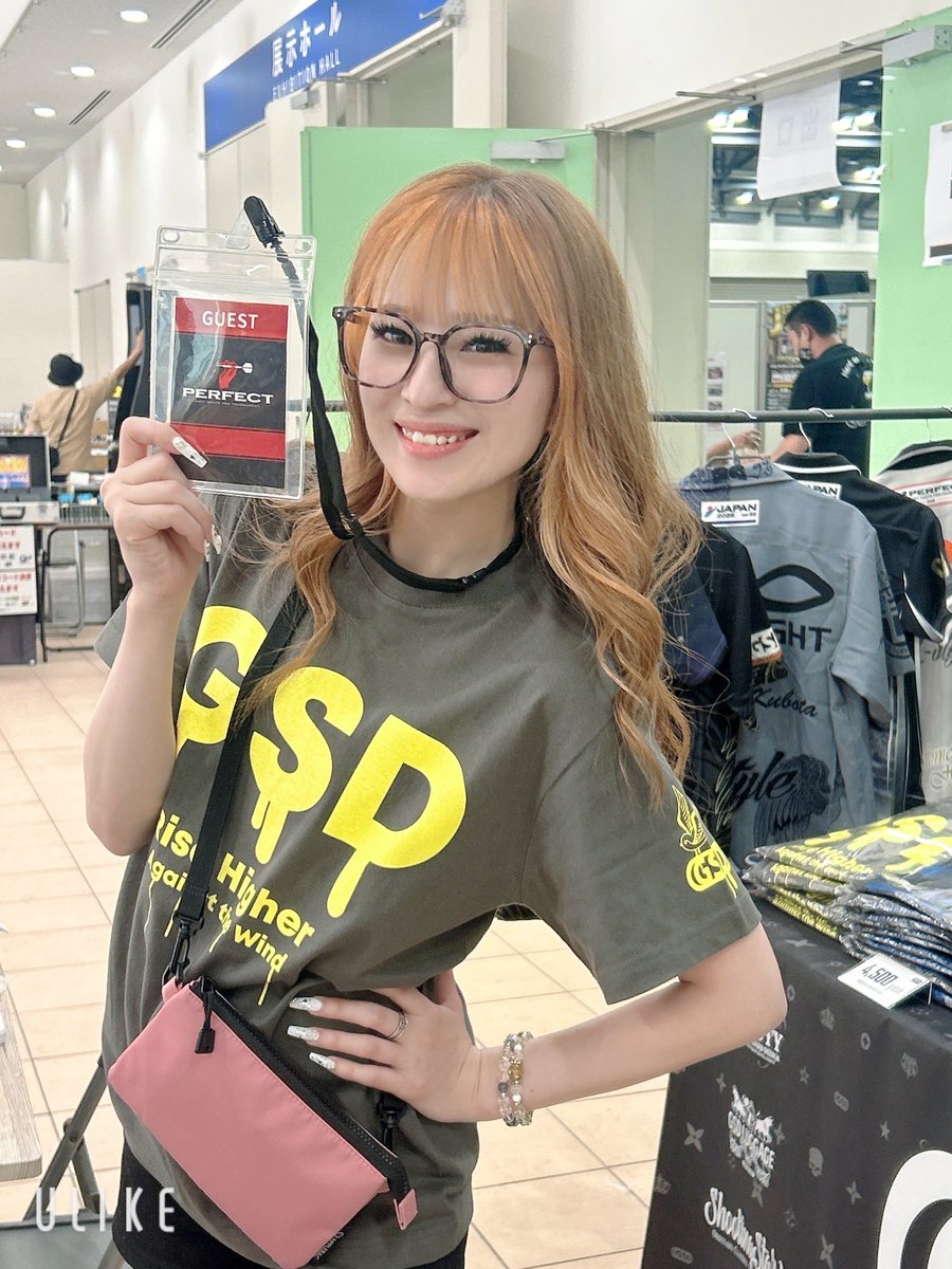 _ma_darts's tweet photo. パーフェクト見に行ったついでにGSDブースで遊んだら、松尾さんに申し訳なくなるくらい相性良すぎて、かなりの数のカードゲットできた！(いつもありがとうございます🙇‍♂️)
Tシャツは色で選んだけど、実はゲットチャンス少ないやつだったらしい🤔
そして、今日の写真がブース頑張ってるなみぞーしかない😂 https://t.co/BgXI7IfNcY