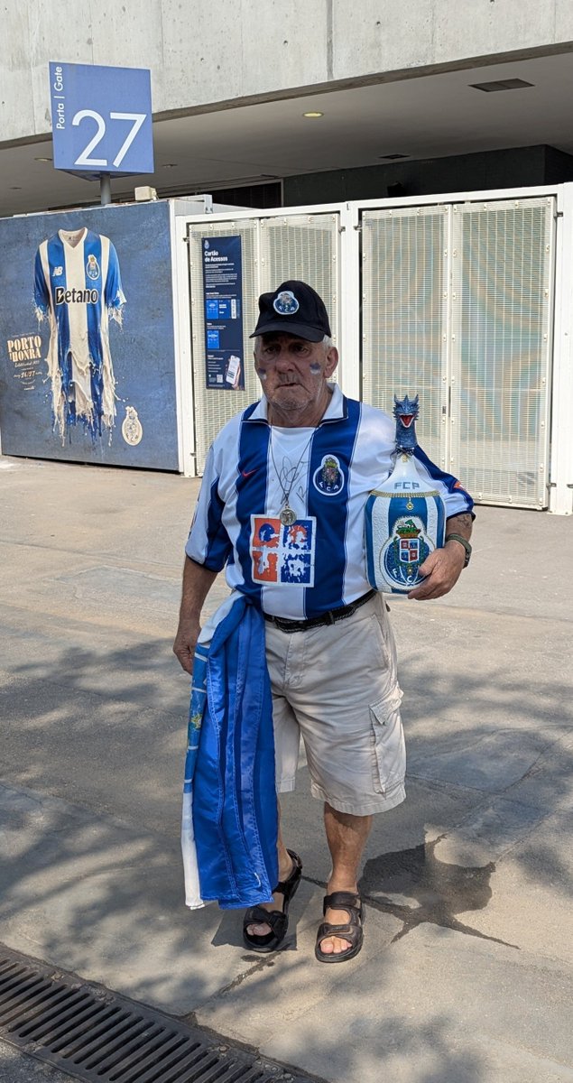DragaoEternoo's tweet photo. Estamos todos prontos para a chegada dos nossos atletas.
FCPORTO 💙🤍💙🤍
#prématchporto #prematchporto https://t.co/IDCRhHFFrf