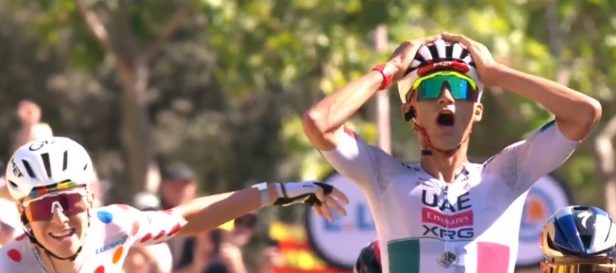 la_grenitas's tweet photo. Perdón por distraerlos un poquito del fútbol, pero lo que hoy logró Isaac del Toro es HISTÓRICO, nunca en la historia un ciclista mexicano había subido al podio en la Tour de Francia, además lo hizo a los 22 años ¡Y en su debut! 

¡Felicidades Torito! 👏🏻🇲🇽🚵🏻‍♂️ https://t.co/BuK0OW2UZT
