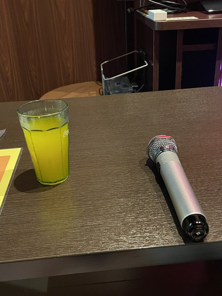 83anayaa's tweet photo. お泊まり会につき夜遊び https://t.co/1E5CVnkTB6