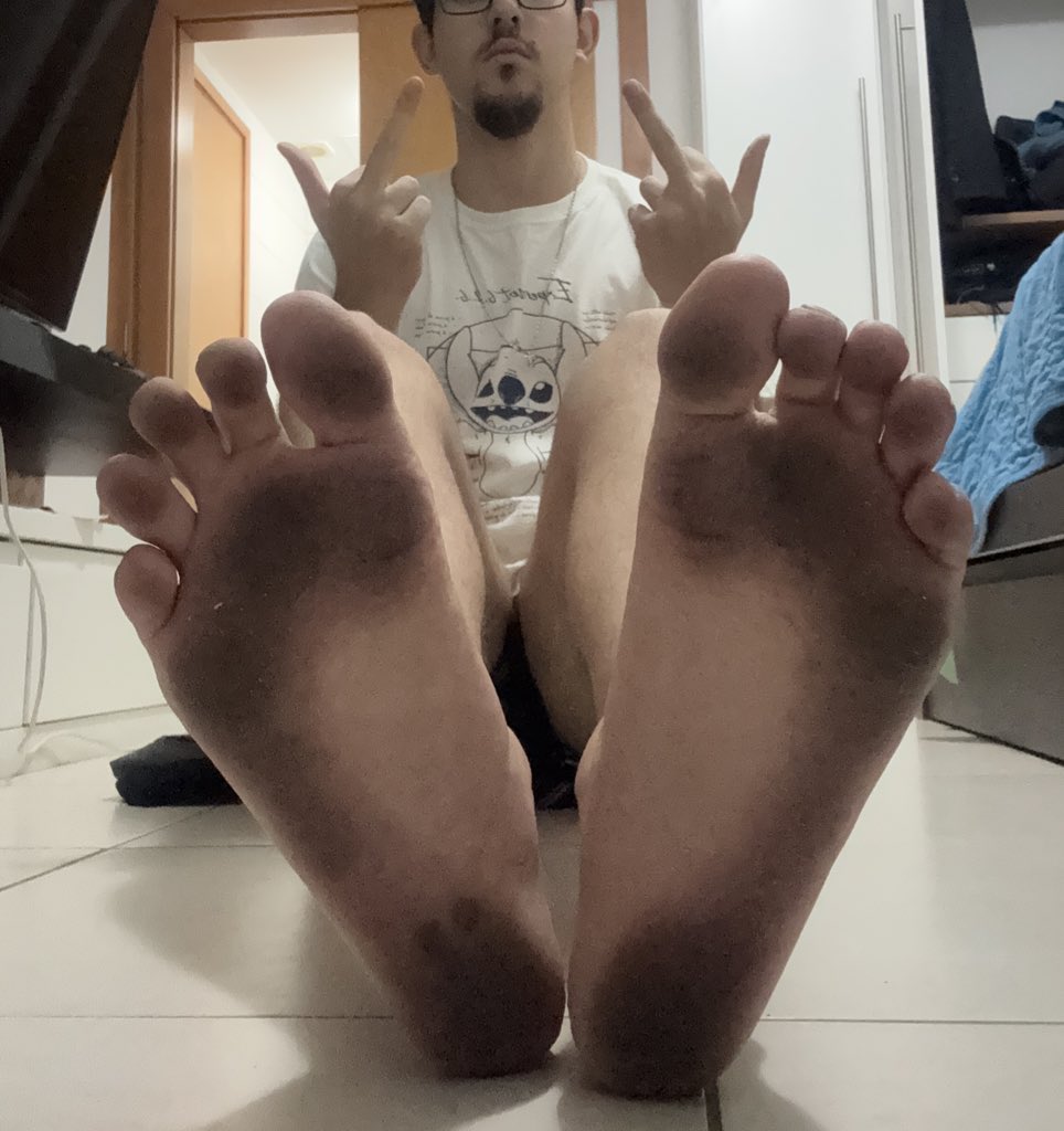 FeetMasterRJ's tweet photo. Quem vai ser o capacho sortudo que  limpará meus pés? 

Who’s ready to clean my feet? https://t.co/H76cxDU0py