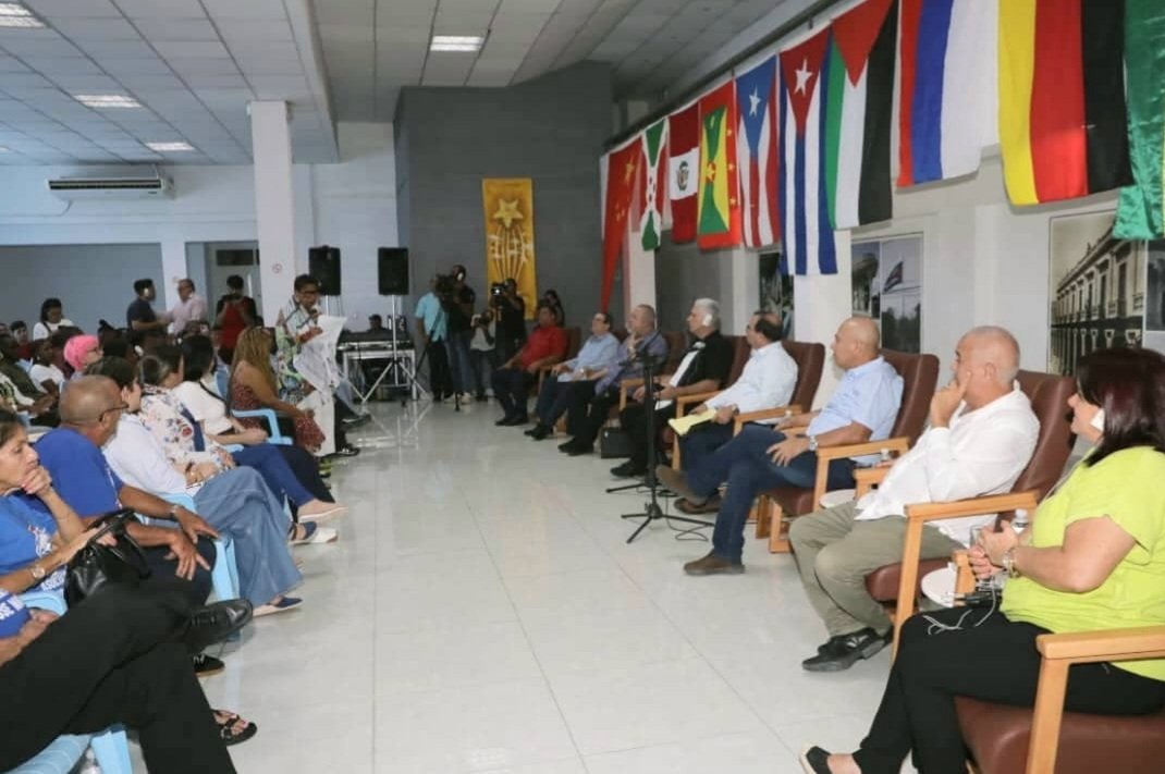 DrRobertoMOjeda's tweet photo. Junto @DiazCanelB participamos en el Encuentro de Solidaridad, como parte de la conmemoración del Día de la Rebeldía Nacional. Agradecemos a los participantes que demuestran que #CubaNoEstáSola y se sobreponen a la amenaza del imperio para ratificar la valía de las causas justas. https://t.co/qA6K71lE5M