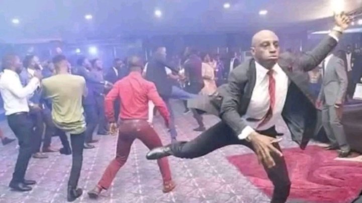 Nalutori_Ik's tweet photo. Me in 2027 kwa magari za campaign because i believe "kukuwa kadi" is not enough!!😂😂😂 https://t.co/dpJitk1on9
