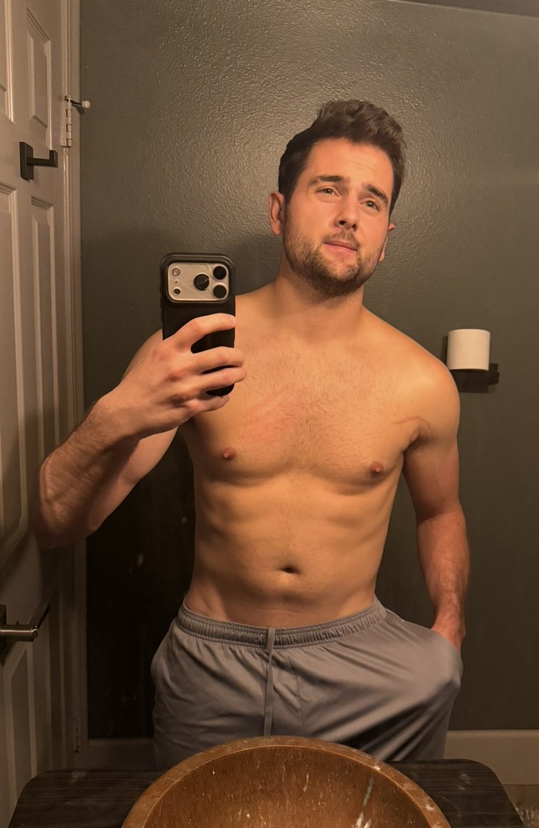 longtoothguy's tweet photo. please don’t open comments https://t.co/GYdUGXTIHl