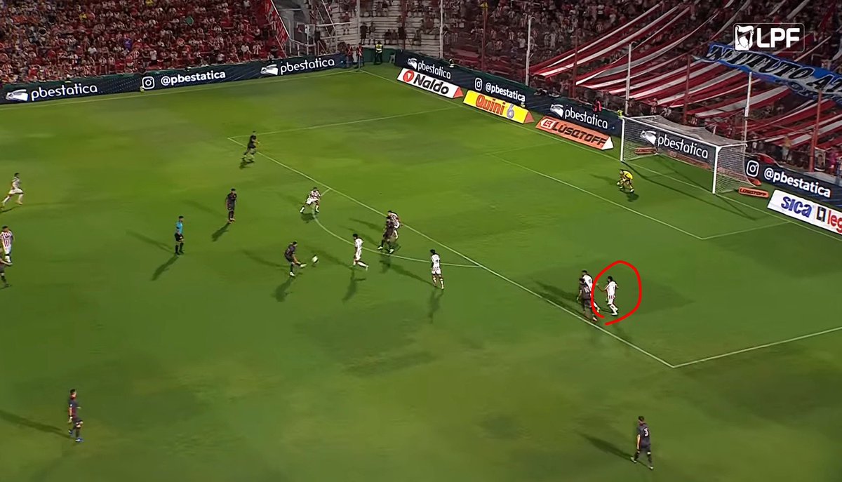 Gloriosoinstit1's tweet photo. CUARTO gol que nos comemos porque Sosa queda enganchado habilitando a todos.
Un 3 profesional no puede cometer nunca ese error, y para este es moneda corriente, en serio no corrigen algo tan simple?
Apenas empezas a jugar en cancha de 11 te enseñan que la línea la marca el 2. https://t.co/0tg9oCvRze
