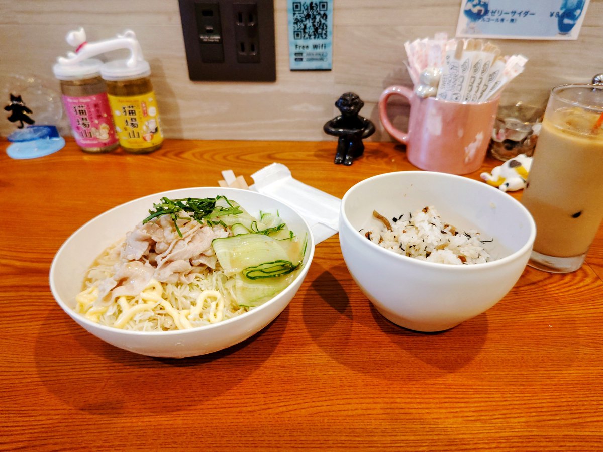 Tlick7's tweet photo. みちばたコンサートを楽しんだ後は高円寺の喫茶めでるへ

暑さに負け倒していたので、だいぶゆっくりと涼ませてもらってから、ひじきごはんと豪華なそうめんを頂きましたが、めちゃくちゃ美味くて最高の晩御飯になりました🙏

そうめんがこんなに美味いと思ったのは初めてのことでした😲
#喫茶めでる https://t.co/aU2zacI32I