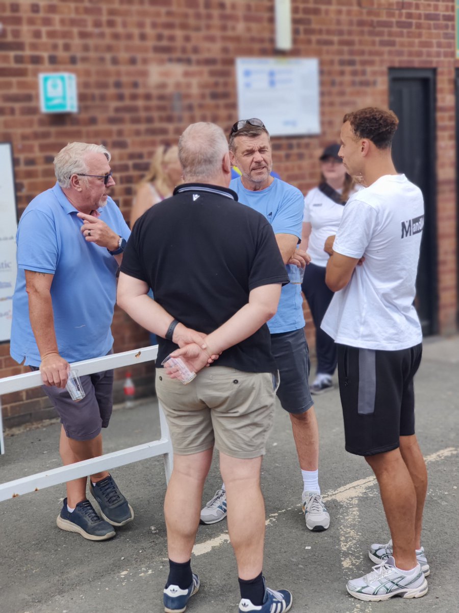 HerefordFC's tweet photo. 🤳 Meeting and greeting

#COYW 🐮 https://t.co/zo4AIKhFY2