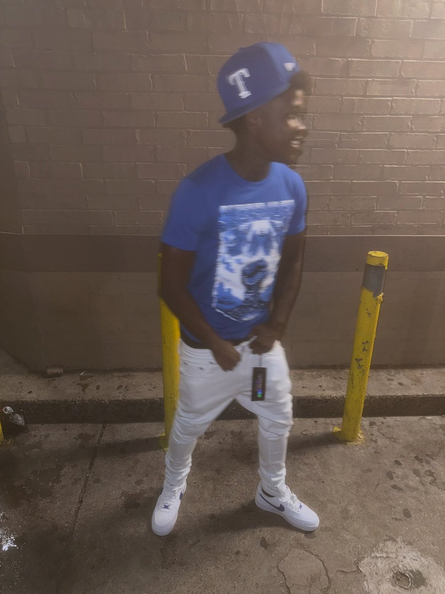 SluttyTec's tweet photo. See the opps on Facebook (🅿️ussy)never see 'em in the bank (I don't💥 see)
‼️Auntie call me with a script and then she pulled up with a pint🖐🏿 (She pulled up) #dallas #dtx #dfw #42ce https://t.co/DUuaDvpZzz