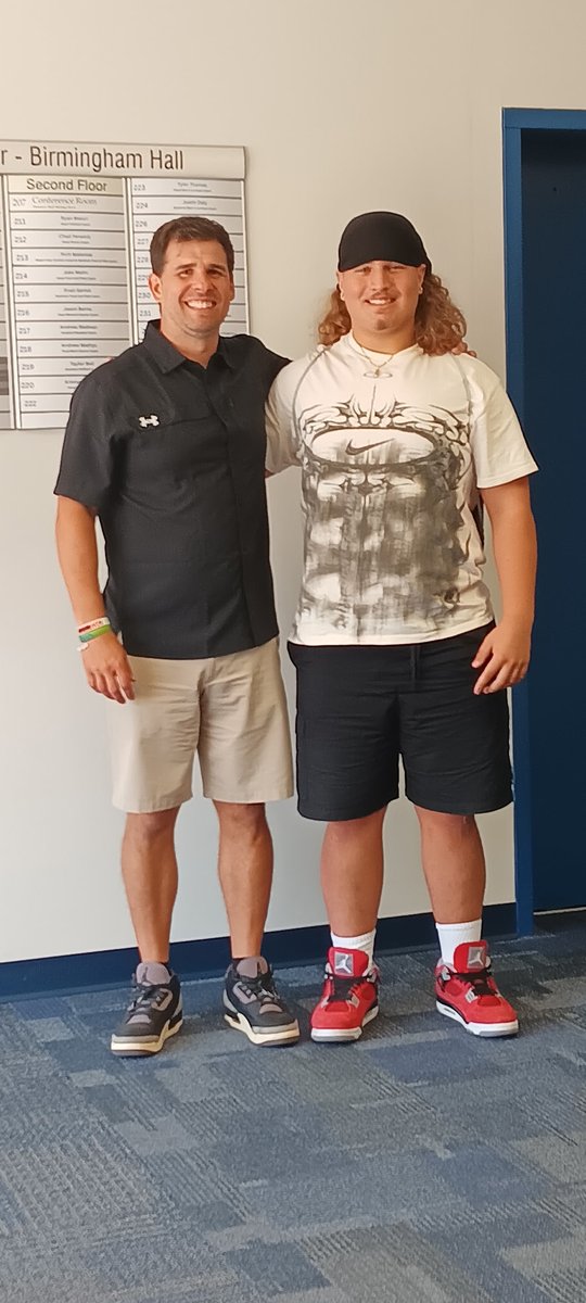 CarlosAN2027's tweet photo. I had a great time at @UDubuqueSports. I was thrilled on seeing the aviation program and the football program. @coachmaiuri @Coach___Kelly @johnheffron40 @GametimeRC @JUSTCHILLY @SOAZFootball @RonTBAOL @gridironarizona https://t.co/WZbg3rDgYf