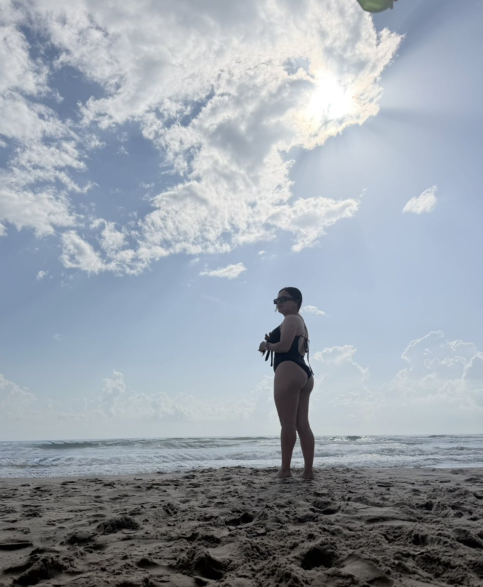 YurikoBernalT's tweet photo. 🏝️ https://t.co/0ihBiRhCK7