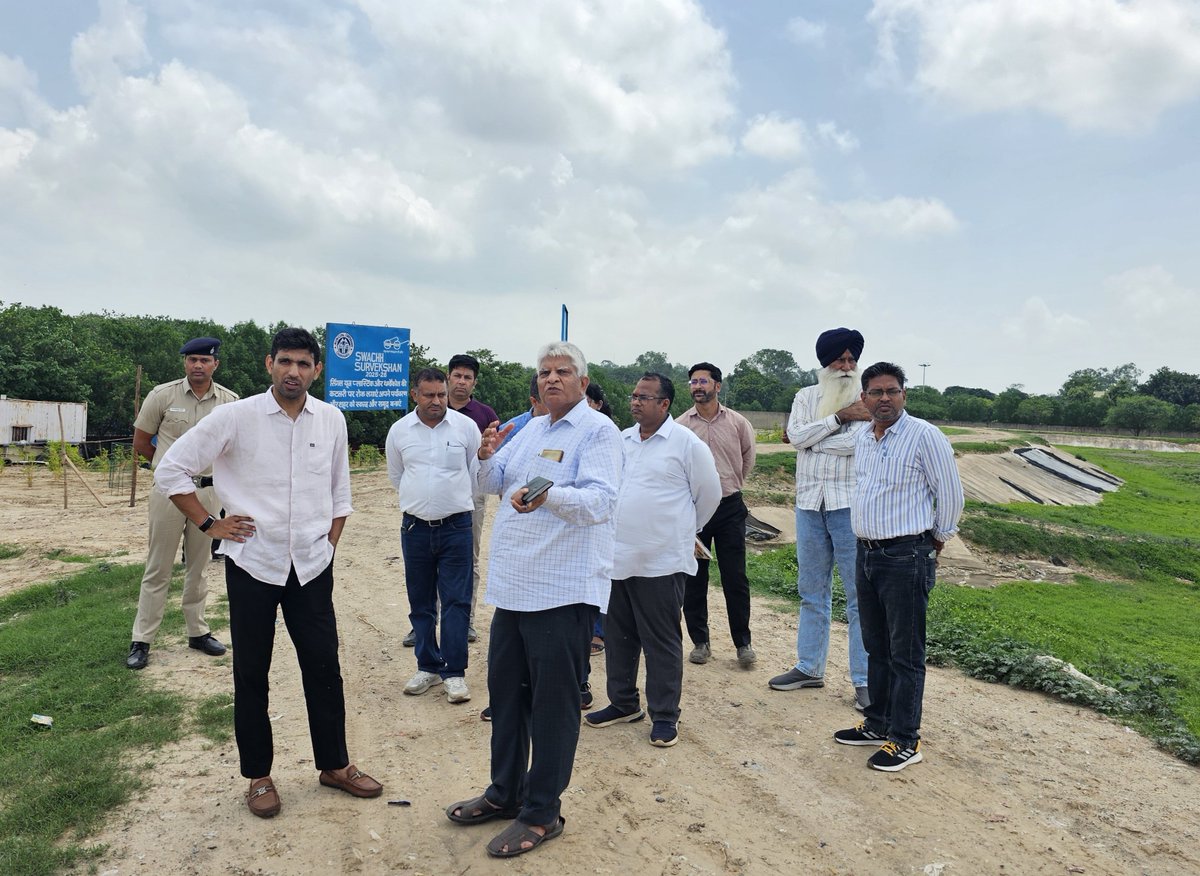 MCChandigarh's tweet photo. The SWM Audit Committee, led by Deputy Commissioner Sh. Nishant Kumar Yadav, IAS, inspected Chandigarh's solid waste management facilities at Dadumajra and appreciated the city's scientific waste management system and compliance with the Solid Waste Management Rules, 2026. The committee noted efficient waste processing, four-stream source segregation, and successful legacy waste bio-remediation.
@dc_chd
#SwachhChandigarh #SolidWasteManagement #WasteToWealth #Dadumajra #MunicipalCorporationChandigarh