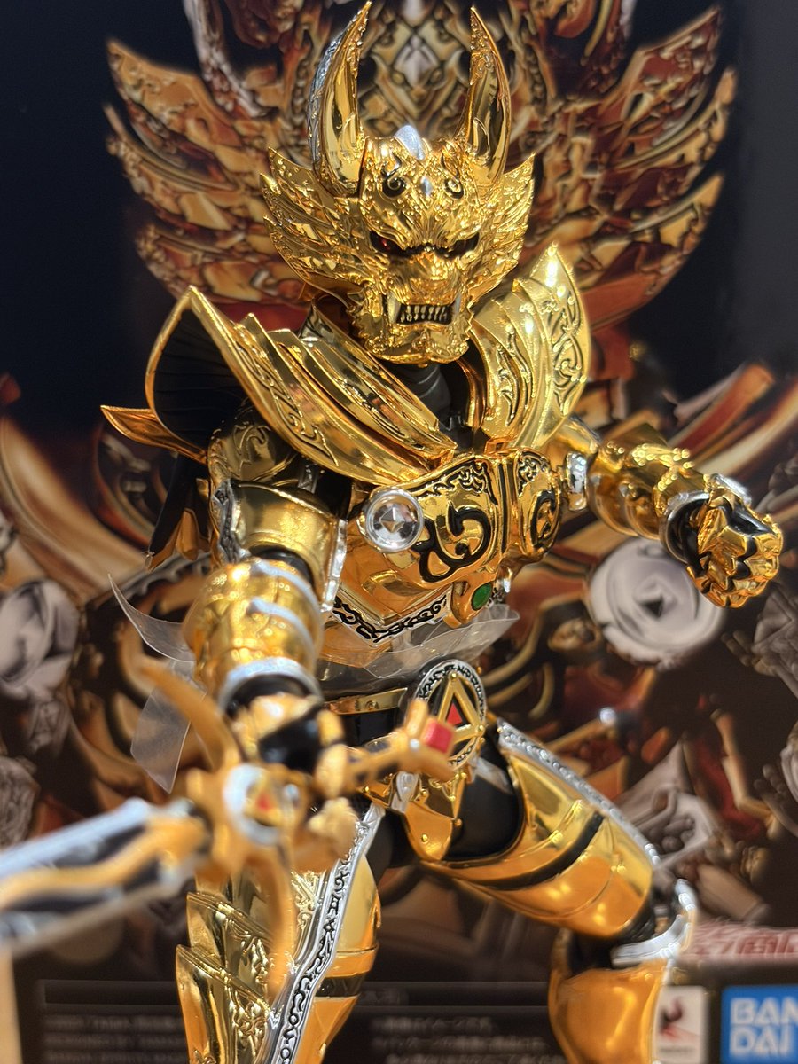 customnyaruko's tweet photo. 真骨彫牙狼　大牙ver届いた！

やっぱ真骨彫史上最強の造形だなぁ
完璧すぎる。
赤い瞳もしっかり再現されていいね。
金メッキは鋼牙と違って少し黄色みが増してるのかな。
バチクソカッコいいっす…！！ https://t.co/A8KKC3rkTT