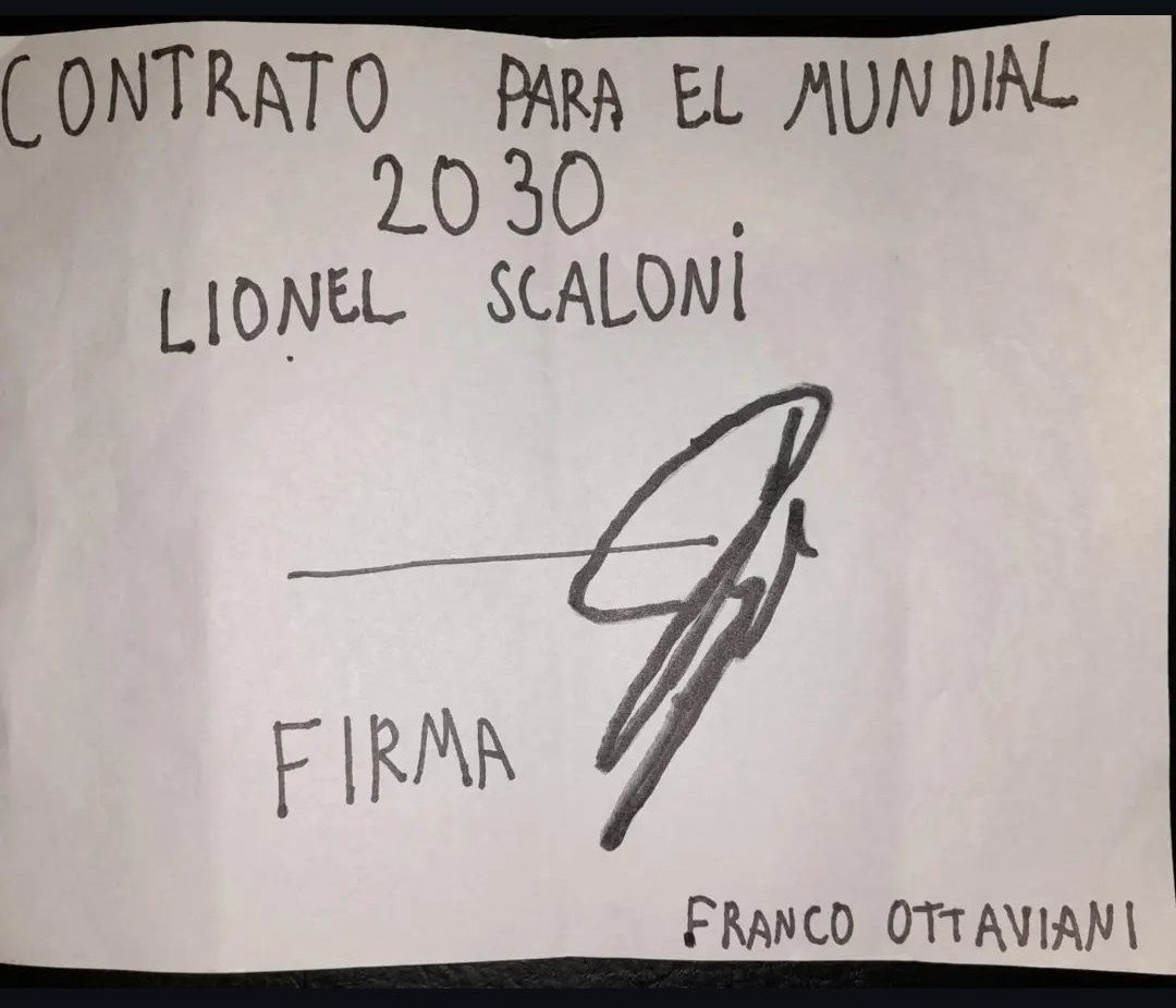 therealbuni's tweet photo. Un nene le pidió un autógrafo a scaloni
Pero en verdad era un contrato para que se quede hasta el mundial 2030

GENIO GENIO GENIO 🗣 https://t.co/oUaHDxabTl