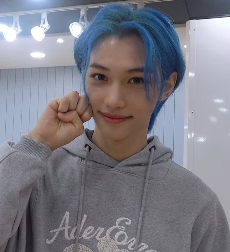 THE Blue Lee Felix & THAT !🪽 tweet media