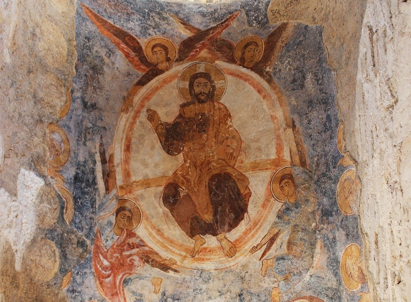 ArteCalabria's tweet photo. Dentro la Cattolica bizantina di Stilo (RC) del X sec. d.C. cosa c'è? Nella volta c'è l'affresco che rappresenta il Cristo Pantocratore, posto nel guscio di mandorla trasportato dagli Angel del XII sec..
#Calabria #arte #medioevo #fresco #bizantini #Byzantine #beauty #Heritage https://t.co/6e4ex31wn1