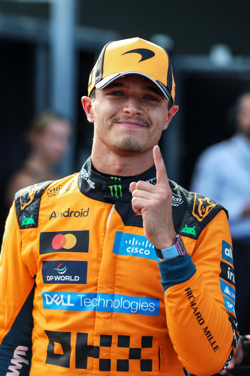 McLarenF1's tweet photo. LN1 🤜🤛 P1

#McLarenF1 | #HungarianGP 🇭🇺 https://t.co/J7viVj0r03