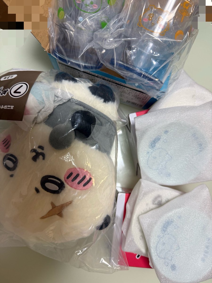 panpan_1315's tweet photo. 【譲渡】ちいかわ　エニマイくじ

譲:7ラッコ
　17レトロコップくりまんじゅうシーサ　　　　　　　　ーセット
　18豆皿ハチワレラッコ×2

求:ラッコぬいぐるみ定価 +送料
　レトロコップ、豆皿は600円 +送料
 
手渡しの場合は送料大丈夫です！

郵送か明日難波か心斎橋付近で手渡し可能です🙇‍♀️ https://t.co/EEKC6jYojm