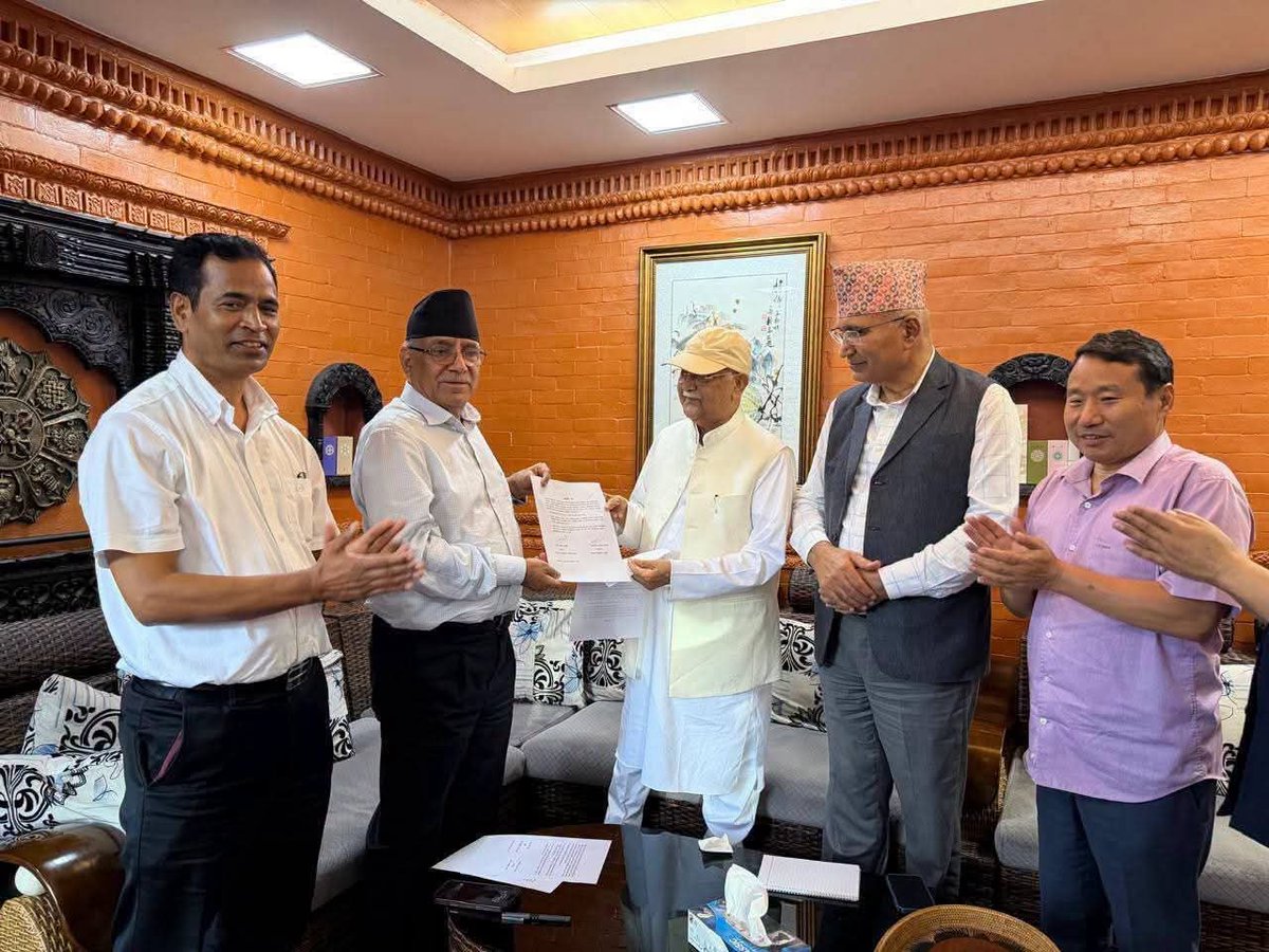 comradearbind's tweet photo. यो अन्तिम भोज हो, सकेसम्म लतारौं 😡😡😡😡 https://t.co/u3yF38M4Ov