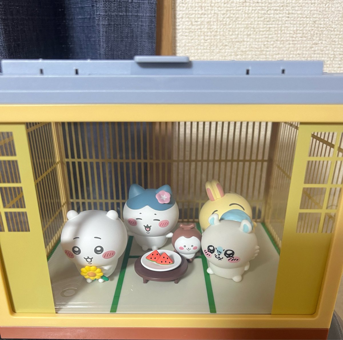 pon_020's tweet photo. モモンちゃん、中に入れた。カニさんも入れてあげよう。 https://t.co/ZWTGsJTKQw