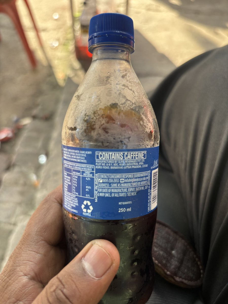 Bebakjai57's tweet photo. मै एक 250ml का  Thums Up कोल्ड्रिंक्स लिया, ये कोल्ड्रिंक्स पहले से बर्फ था उसके बाद भी इसने कहा इतना ठंडा कर दिया हूँ, 

जिसका अतिरिक्त चार्ज देनी होगी जिसका पहले मूल्य 20रु था उसके बाद इसको 25 देना पड़ा.!

इंसान सोचता हैं की छोटे-छोटे अमाउंट के लिए झगड़ा करना अ...Open news https://t.co/vuW0LQryT7