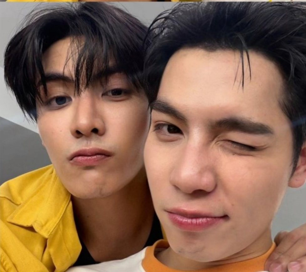 firstkhao_diwa's tweet photo. EMBPFK CLOSE FRIENDS PARTY

#FFFPartyConcert2026D1

//Joong's FFF review this is so sweet... the cutest brothers 🥺

Today, P'Khaotung shined so bright in every single song. The song choices were incredibly tough, but he really proved that small things come in powerful packages. His hair looked so handsome, his vocals were amazing, his dancing was on point, and he could even play musical instruments! Adding +1000 points for handsomeness. You did so well, Ouan

P'First was like a puppy with big twinkling eyes today. He was truly my easily-teared-up puppy. You did so great, Ouan. He looks so handsome with short hair, but to me today, P'First is just 3 years old. I want to scoop him up and take him home so bad! His singing was great, and his dancing was adorable, giving it a 2/10 (Gen Z style/ironic score). His song choices showed such good taste, the maes absolutely loved it. Judging by the screams, he’s going to have a massive line of mom-fans after the concert.