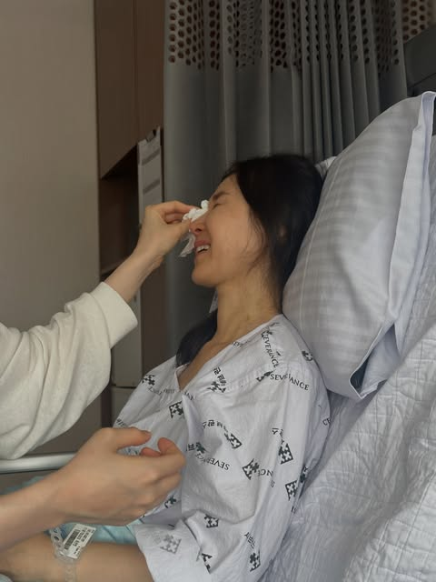 lcy11chaerish's tweet photo. CHAEYEON on MAMA LEE IG

Speedy recovery mama lee

"🏡
I’ve been discharged safely &amp; I'm now recovering.
To my daughters &amp; husband who stayed by my side every single day &amp; to everyone who hoped &amp; prayed for my recovery.
Thank you so much. 🥹☺️"

#LEECHAEYEON #이채연 @official_LCY https://t.co/qWR0pyJwVi