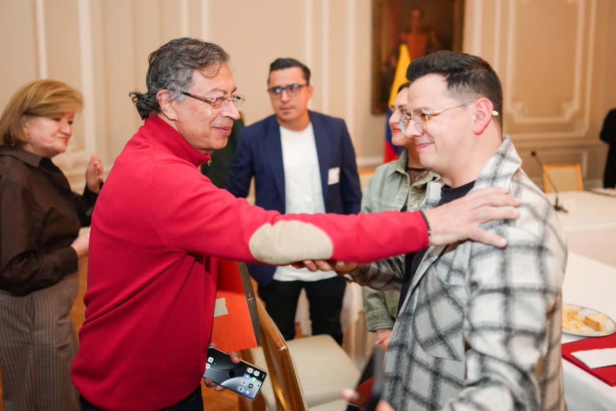 DanielMonroyH's tweet photo. ¡El cambio le pertenece al pueblo!

Asumimos el mandato de proteger cada derecho conquistado y cada logro de estos 4 años en el gobierno del mejor presidente que hemos tenido. Lo amamos @petrogustavo 🇨🇴, honraremos su legado✊🏼 https://t.co/EYYUbgqOfu