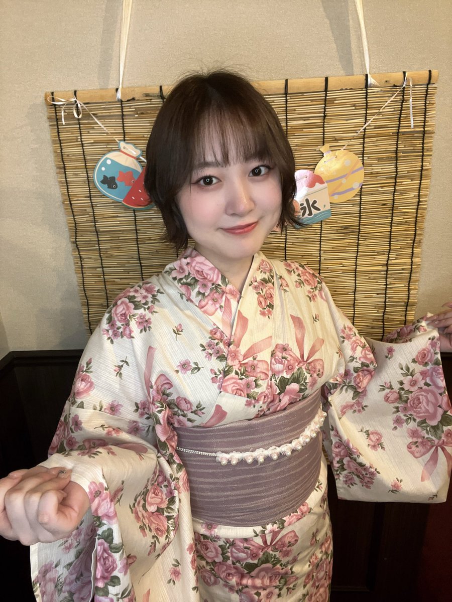 mireis_tr's tweet photo. ✨2026/07/25✨
はじめての魔夏祭🏮いつものシステムとちょっと違って楽しい〜！！
髪も切りましたし、自前の浴衣でした🎶あまりキャラじゃないピンクプリティ浴衣でしたが、みんなに褒めてもらえて嬉しいなりな☺️
おすそわけチェキ歌唱実習等沢山ありがとうございました✨
#魔夏祭2026
#TwilightRouge https://t.co/VHL4yQVQfD