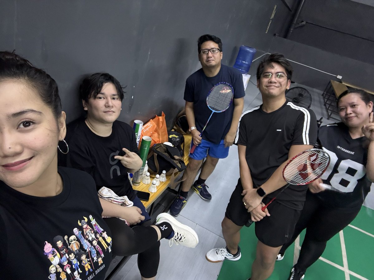 potchi30's tweet photo. Saturday morning. 🌧️☀️🏸 https://t.co/r95aTGV5Nh