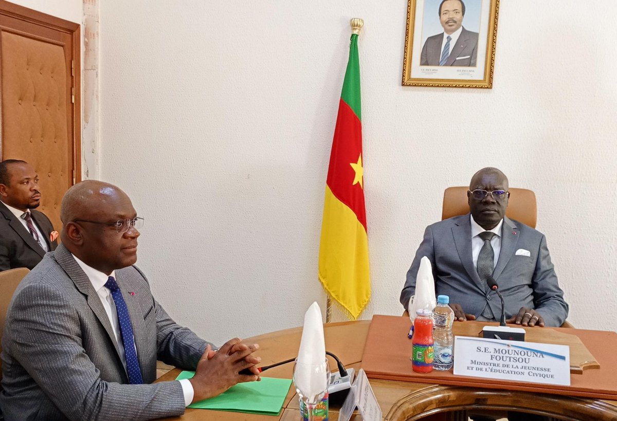 Minjec00237's tweet photo. Le 24-07-2026, à Yaoundé, le MINJEC et l’Université de Yaoundé I ont signé un mémorandum d’entente visant à renforcer l’accompagnement des étudiants en matière d’insertion socio‑économique, d’entrepreneuriat et d’engagement citoyen. https://t.co/22Xni4EeUV
