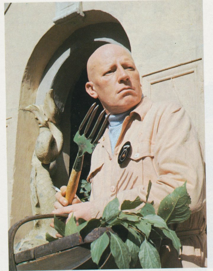 unmutualwebsite's tweet photo. Today's #PrizFact! Actor Oliver MacGreevy (who played the Gardener/Electrician) was sent home early from the filming of the 'Prisoner' episode 'Arrival' in Portmeirion due to an altercation with another cast member. https://t.co/dZ3TCUkDEw