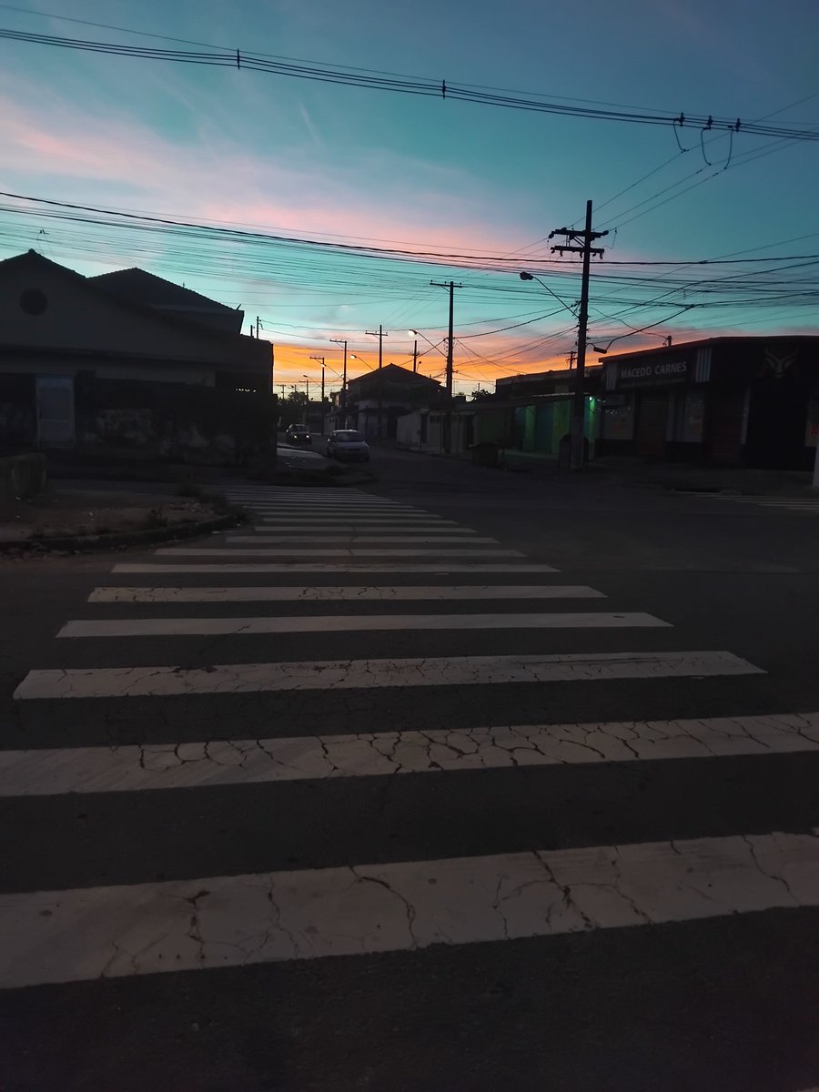 yeridino's tweet photo. No meu pais santos o céu e azulzinho https://t.co/9w5UdZSN1B