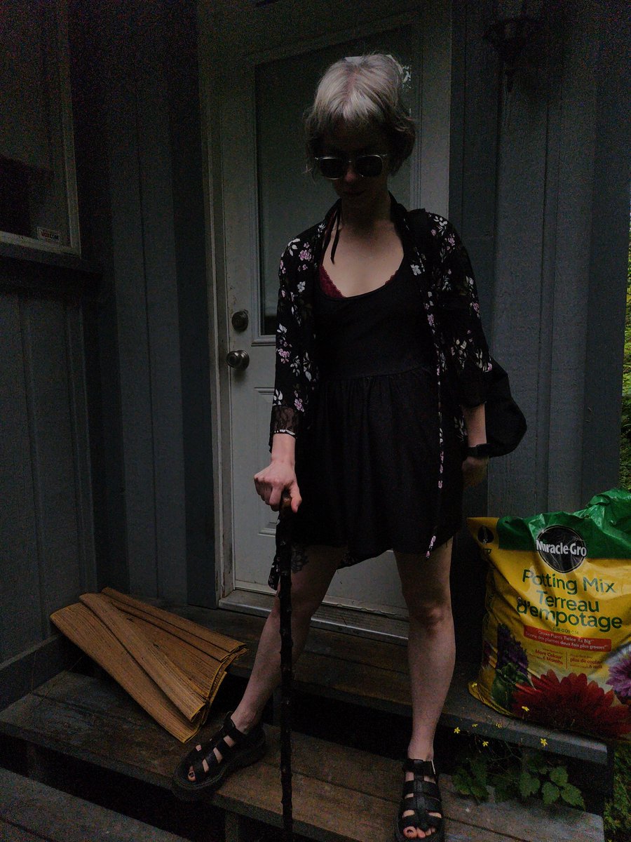 MissSilverWitch's tweet photo. Feeling witchy a f https://t.co/6vkyzmgmi3