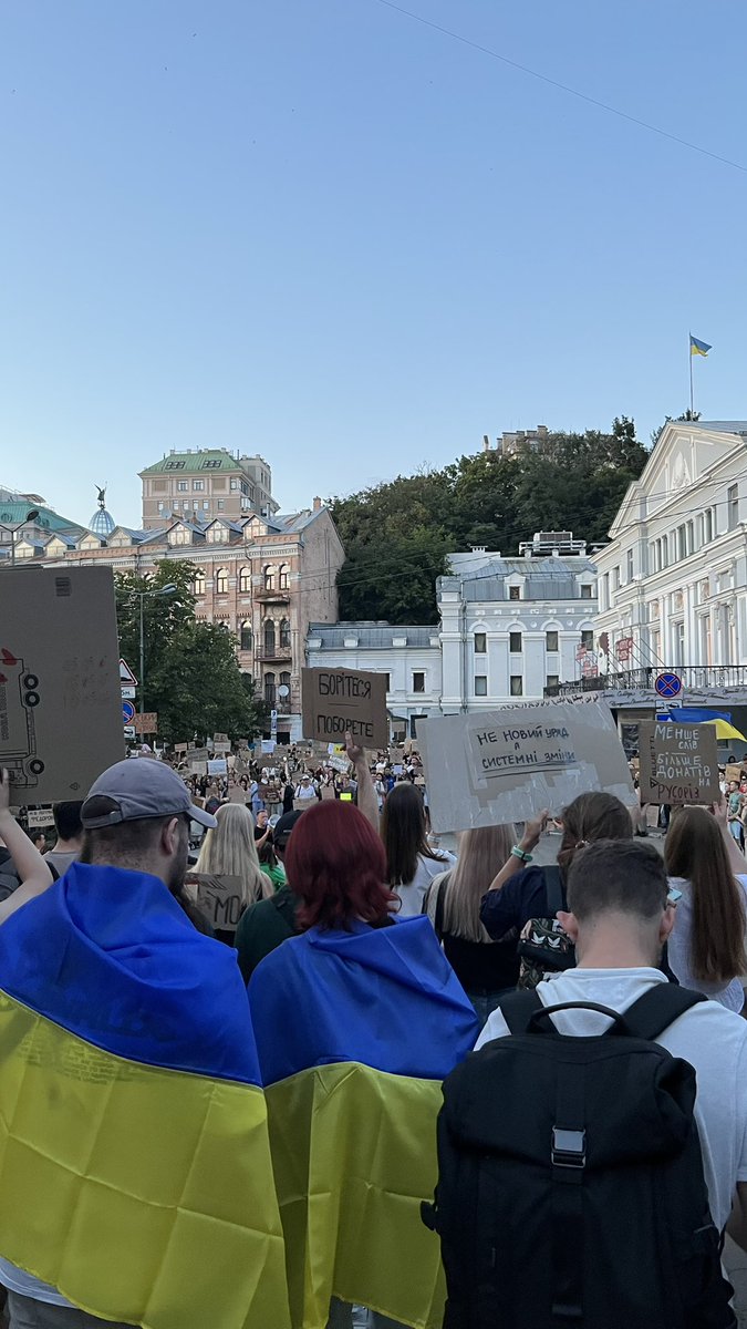 deemasseek's tweet photo. Людей сьогодні багато і навіть ремонтні роботи на площі не стали на заваді. Дякую всім, хто приходить, ви супер!! 🤩 https://t.co/xUzFRUS4Nm