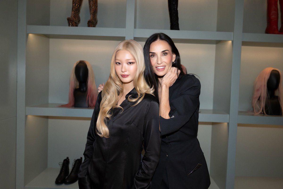 foryoonchae's tweet photo. yoonchae with demi moore for the ‘animal’ mv 🤍

eyekonsworldofficial ig › 260725
「 #윤채 #YOONCHAE 🐚 #KATSEYE 」 https://t.co/3ovvLo9Bgg