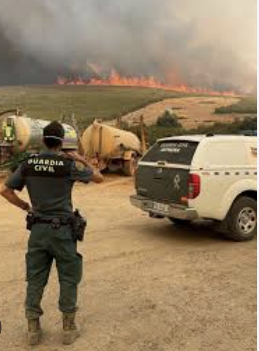 AUGCMADRID's tweet photo. Desde @AUGCMADRID queremos mostrar todo nuestro apoyo a todos los compañeros que están interviniendo en los graves incendios que están activos,algunos de ellos han perdido sus casas y sus vehículos como muchos ciudadanos, valorar el esfuerzo que están realizando jugándose la vida https://t.co/r7JyvRzhDn