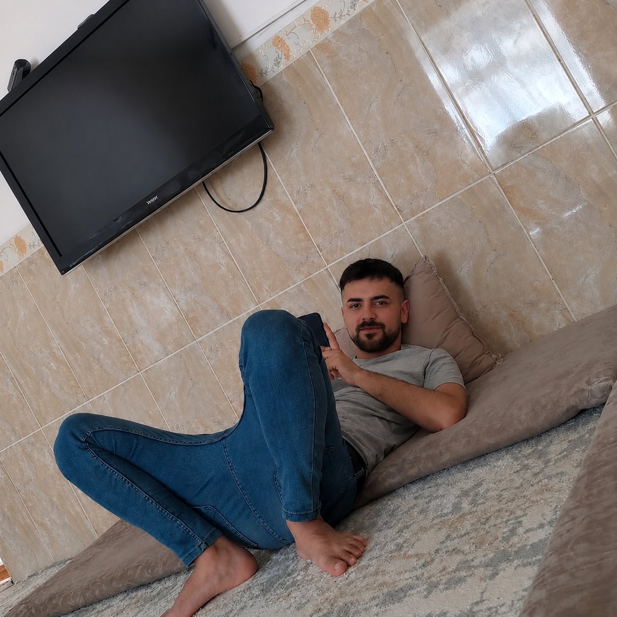 404sawyerr's tweet photo. 👱‍♀️: Annem oturup kalkmasını bilen damat istiyor https://t.co/3kk2pwUY6i