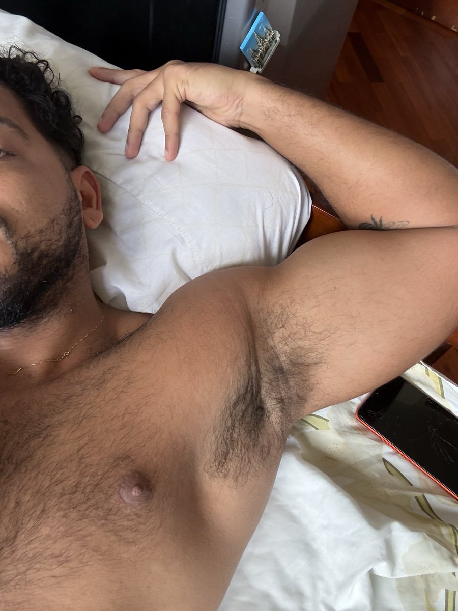 aldrelop's tweet photo. Ven y Lame 
#arms 
#armspits 
#axilas https://t.co/Iy9wg8NaIh
