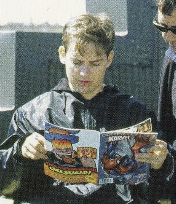 OocTobeyM's tweet photo. I love when actors read comics of their own character https://t.co/QAtOghf13g