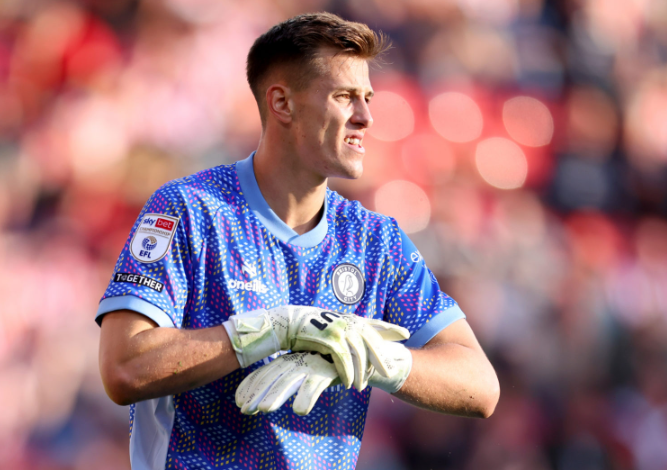 Jack1130912's tweet photo. 🚨Breaking: Middlesbrough eyeing swoop for 22-year-old Manchester United man!
Vitek has been linked with a host of clubs this summer, including Celtic. He is expected to be one of the most in-demand goalkeepers on the market in this window.
Middlesbrough have enjoyed a productive summer in the transfer market, with the sale of Hayden Hackney providing a major financial boost. The academy graduate completed his long-anticipated move to the Premier League in a £25m deal.
Including a sell-on clause would allow United to retain a future financial interest while making Vitek a more realistic target for clubs such as Middlesbrough. That could prove particularly important if Boro are reluctant to commit to a significant transfer fee.
#Boro fans thoughts as if we secure this deal Brynn will be definitely replaced.
#utb #mfc #middelsbroughfc #rumours