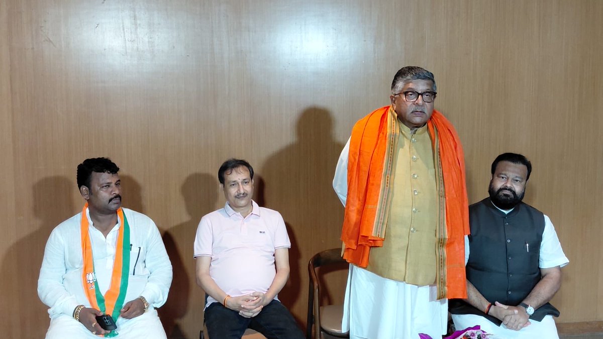 rsprasad's tweet photo. आज बांकीपुर विधानसभा के गोलघर मंडल अंतर्गत ‘द रेजिडेंसी अंबुजा सिटी सेंटर’ में स्थानीय प्रबुद्ध नागरिकों के साथ आयोजित बैठक में सम्मिलित हुआ।

बैठक में बांकीपुर के प्रमुख विकास कार्यों और NDA सरकार की उपलब्धियों पर विस्तार से चर्चा की। साथ ही सभी से आगामी उपचुनाव में NDA प्रत्याशी श्री नीरज कुमार सिन्हा जी को ऐतिहासिक बहुमत से विजयी बनाने का आग्रह किया।