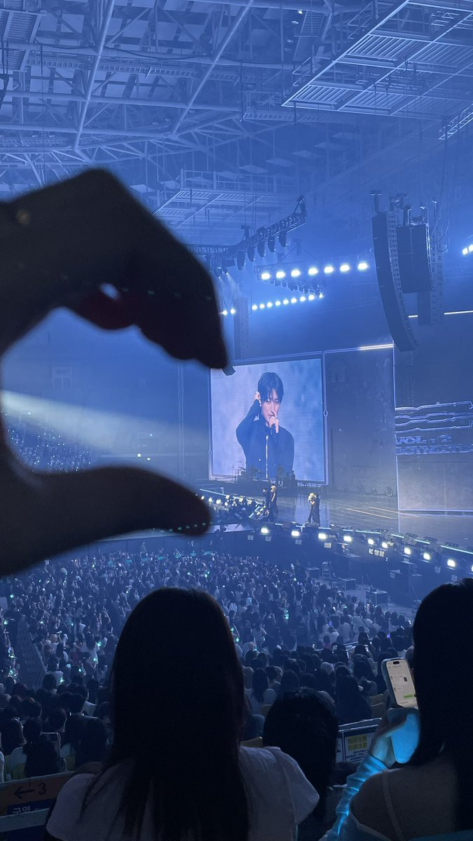 ocofi2's tweet photo. 그리고 바로 콘서트 감..ㅎㅎ https://t.co/kSZvCPferk