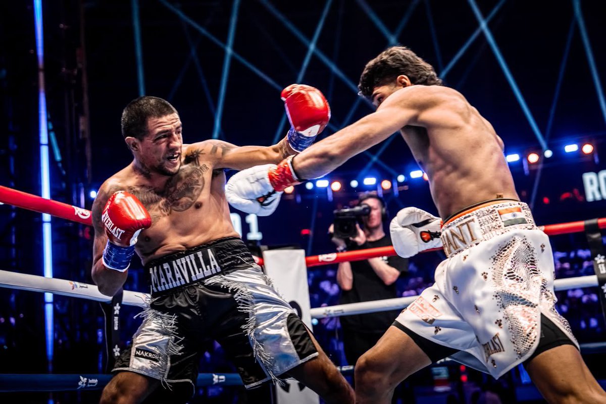 sauditimes_en's tweet photo. 🇮🇳🥊 BIG WIN IN JEDDAH! 🔥
India’s Nishant Dev defeats Peru’s Cesar Diaz at The Comeback. Another strong performance under the bright lights. 💥👊
#SaudiTimes #JoshuaPrenga #TheComeback #NishantDev https://t.co/ylg3qsDPPy